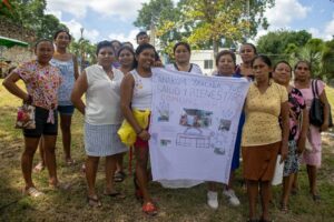 FAMILIAS RECIBEN EJEMPLARES DE CERDO PELÓN MEXICANO
