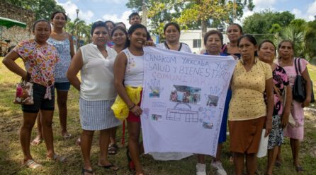 FAMILIAS RECIBEN EJEMPLARES DE CERDO PELÓN MEXICANO