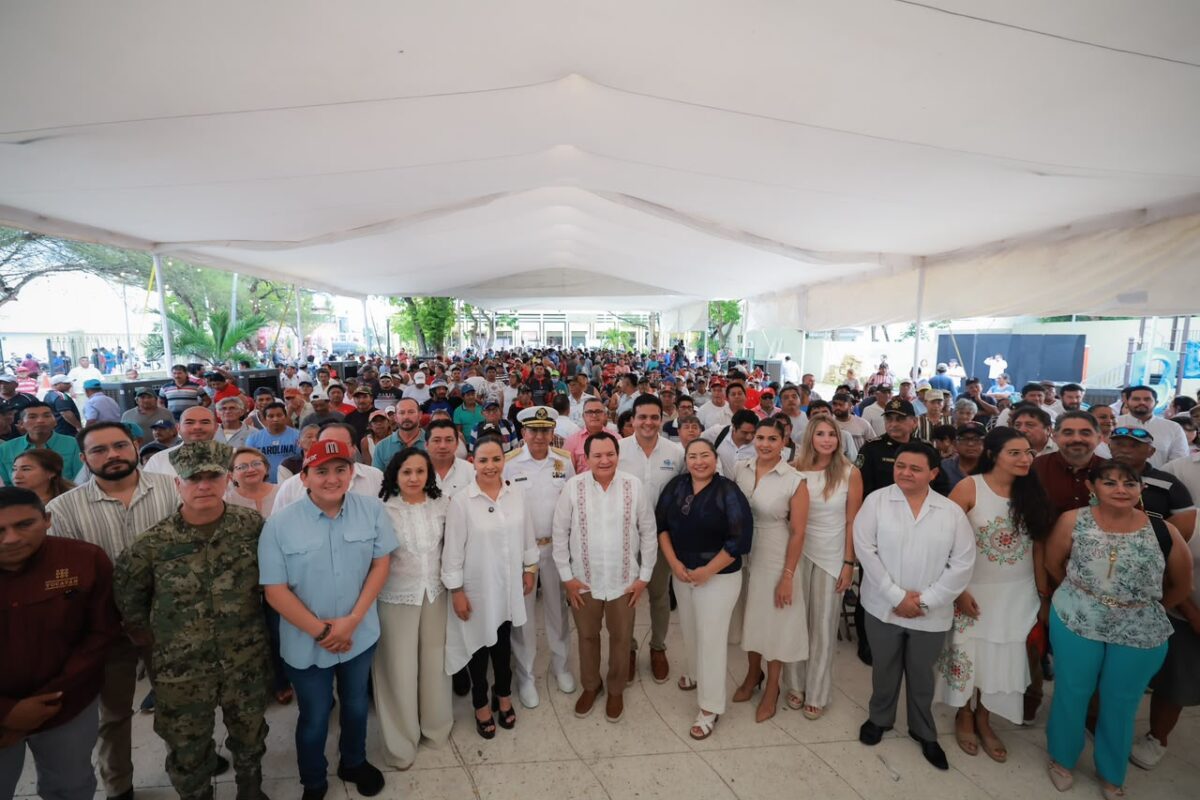 PESCADORES RECIBEN EQUIPO DE RADIOCOMUNICACIÓN