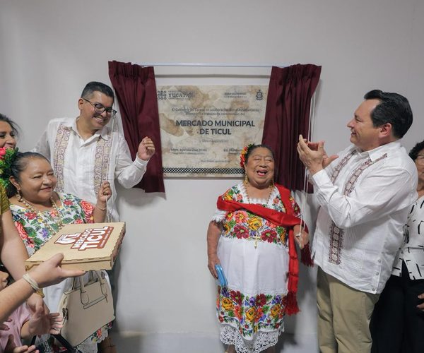 GOBERNADOR LE CUMPLE A TICUL