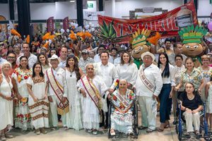 PREMIAN A ADULTOS MAYORES