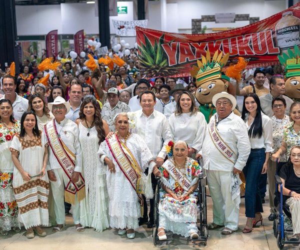 PREMIAN A ADULTOS MAYORES
