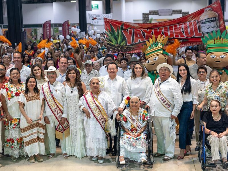 PREMIAN A ADULTOS MAYORES