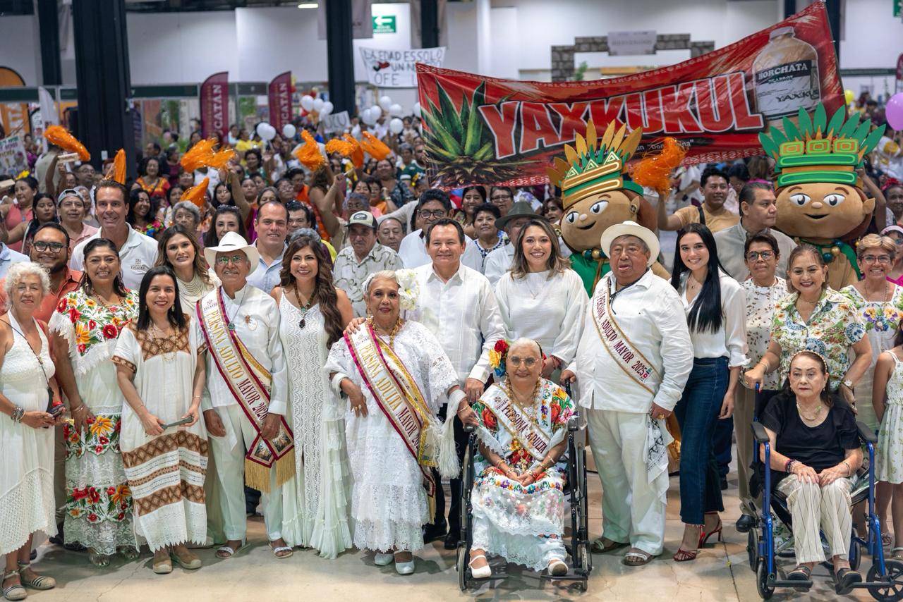 PREMIAN A ADULTOS MAYORES