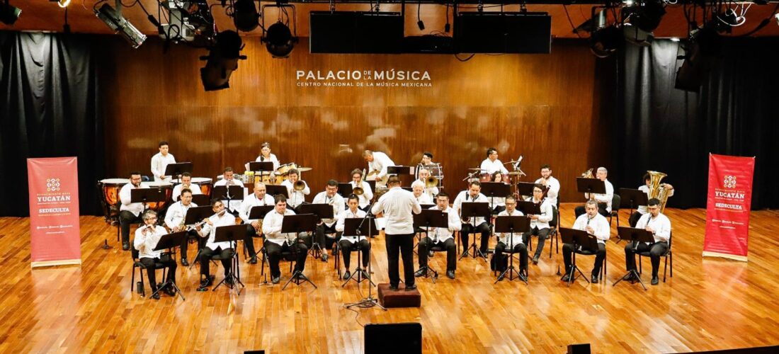 BANDA DE MÚSICA ESTÁ DE MANTELES LARGOS