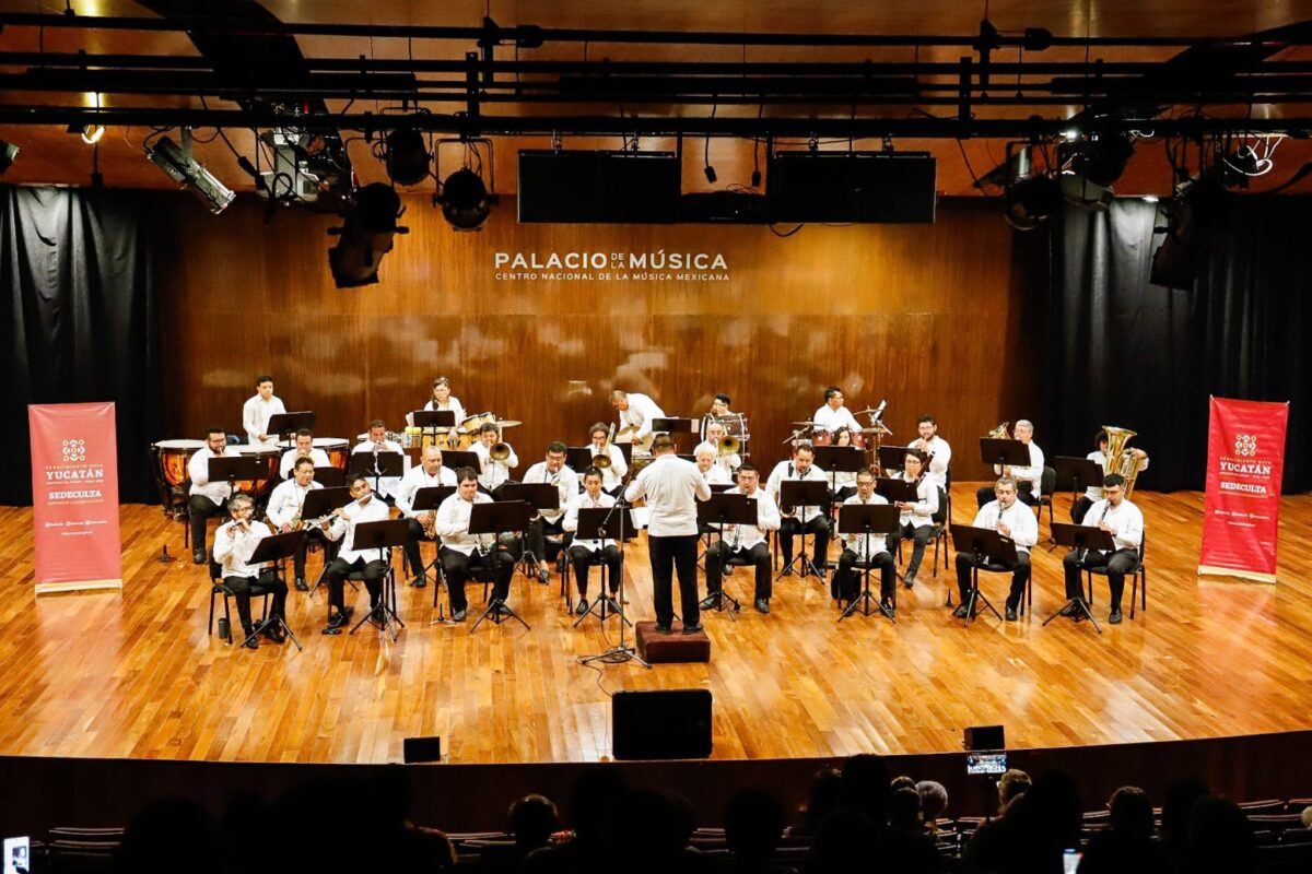 BANDA DE MÚSICA ESTÁ DE MANTELES LARGOS