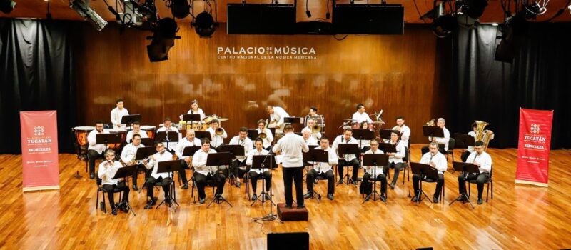 BANDA DE MÚSICA ESTÁ DE MANTELES LARGOS