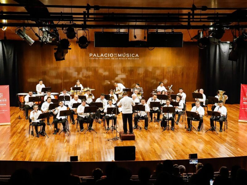 BANDA DE MÚSICA ESTÁ DE MANTELES LARGOS