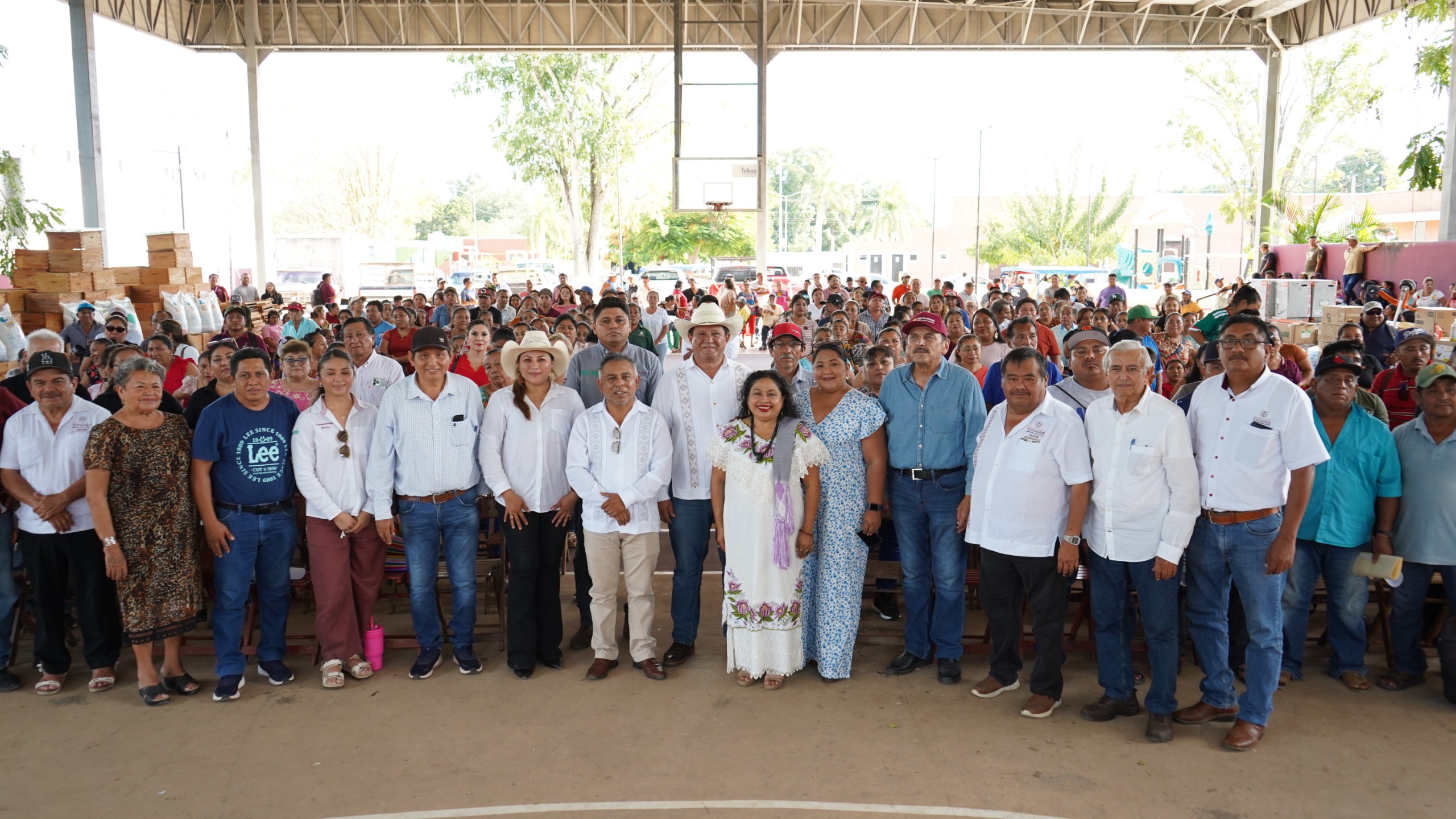 GOBIERNO ENTREGA APOYOS PARA EL CAMPO