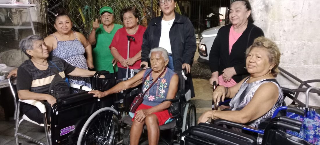 REGIDORA ENTREGA APOYOS FUNCIONALES