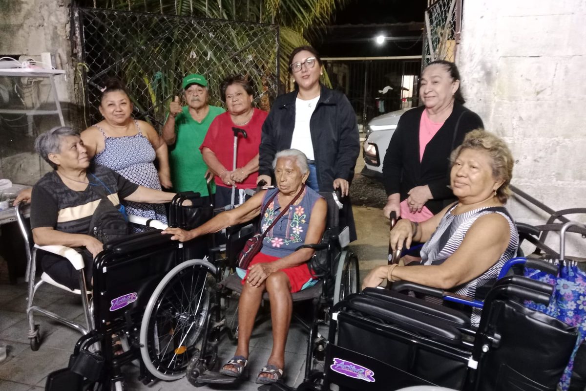 REGIDORA ENTREGA APOYOS FUNCIONALES