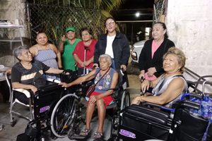REGIDORA ENTREGA APOYOS FUNCIONALES