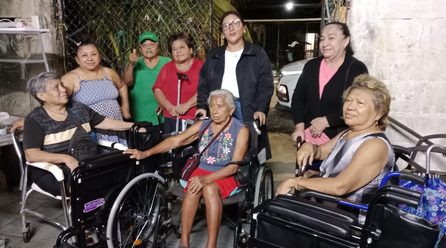 REGIDORA ENTREGA APOYOS FUNCIONALES