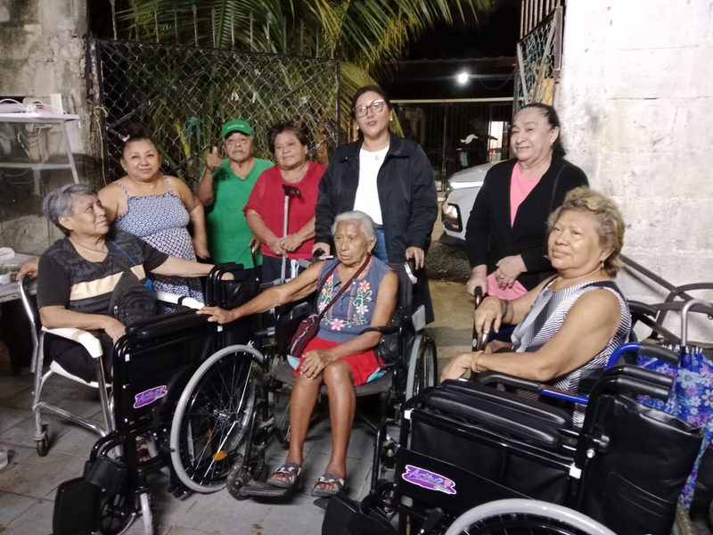 REGIDORA ENTREGA APOYOS FUNCIONALES