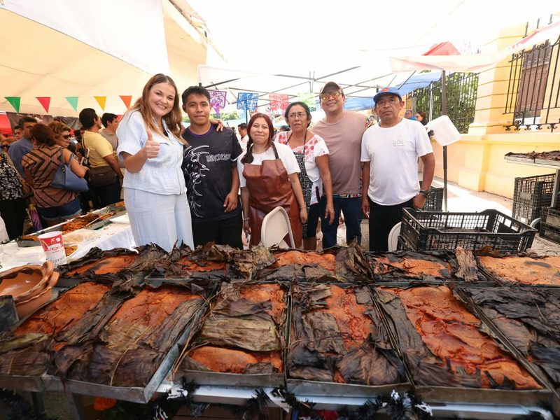 GOBIERNO Y TRADICIONES VAN DE LA MANO