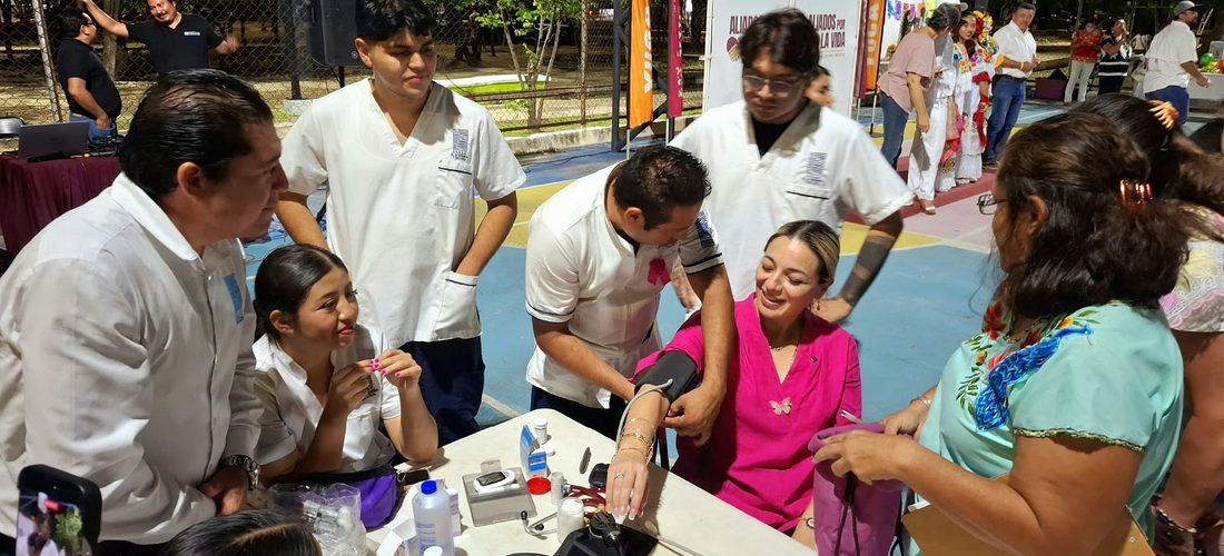 NAOMI PENICHE LLEVA LA FERIA DE LA SALUD