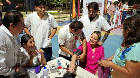 NAOMI PENICHE LLEVA LA FERIA DE LA SALUD