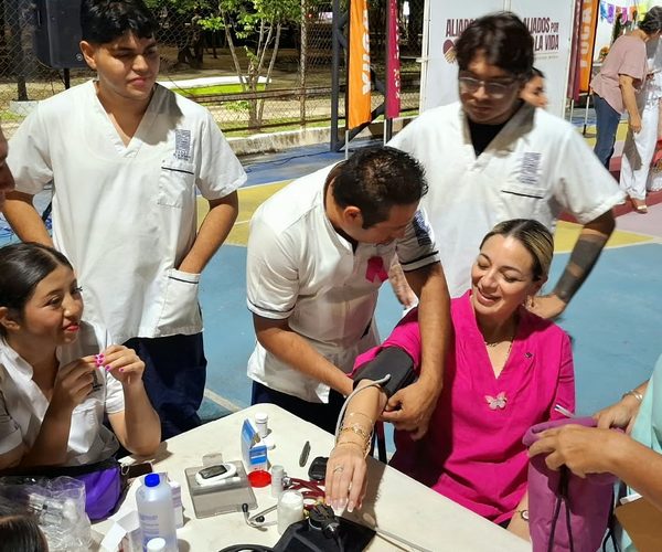 NAOMI PENICHE LLEVA LA FERIA DE LA SALUD