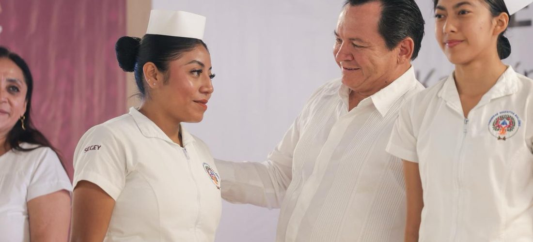 GOBERNADOR IMPONE COFIAS E INSIGNIAS
