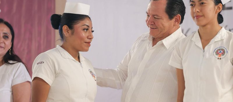 GOBERNADOR IMPONE COFIAS E INSIGNIAS