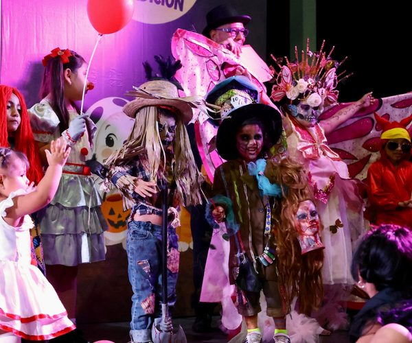 FAMILIAS DISFRUTARON EL PASEO DE LOS SUSTOS
