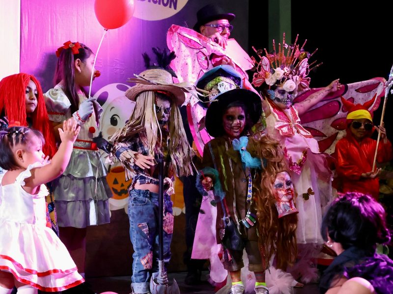 FAMILIAS DISFRUTARON EL PASEO DE LOS SUSTOS